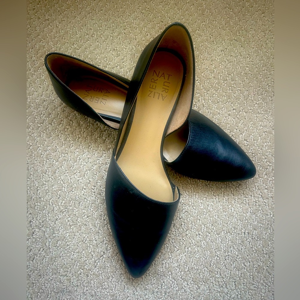 LIKE NEW gorgeous black leather flats! Naturalizer
